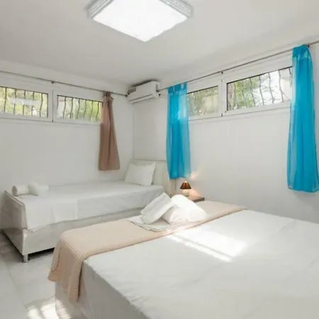 Sea Side Villa *