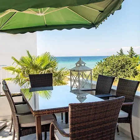 Sea Side Villa *